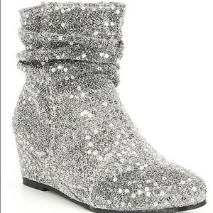 Girls Steve Madden silver booties GUC